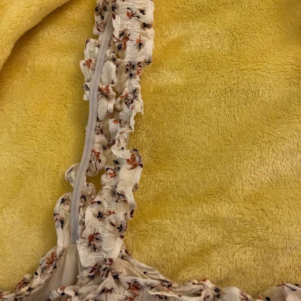 Lulu’s Cream Floral Print Button-Up Ruffled Crop - Picture 12 of 14